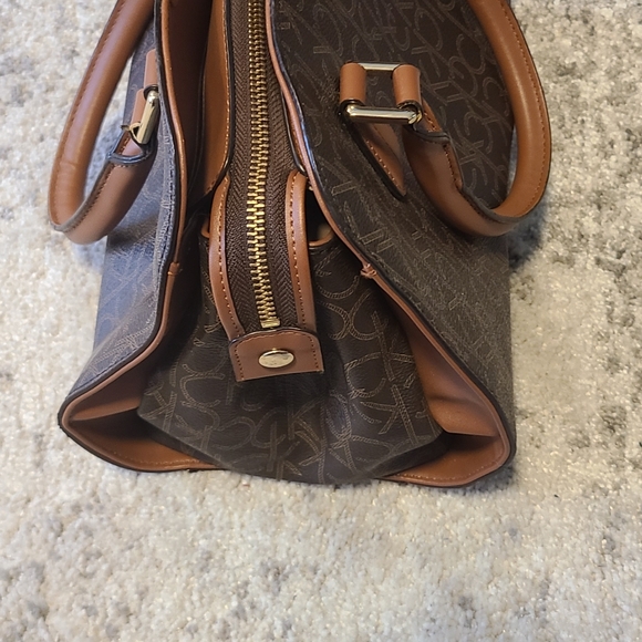 Calvin Klein small bag - slightly used - Picture 4 of 5